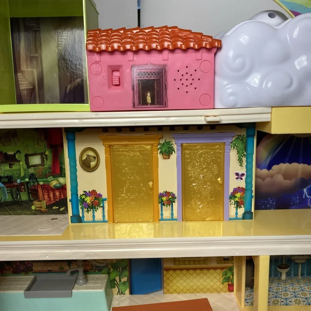 Disney Encanto Magical Casa Madrigal House Play-set Figures, Furniture. Inc Batt